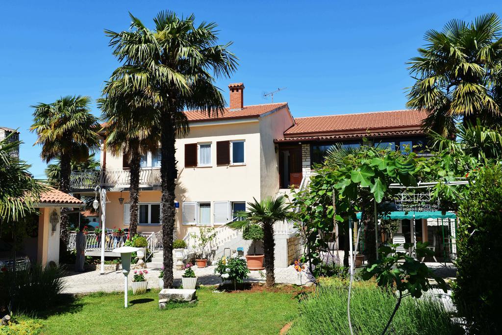 Apartments Nela Porec Exterior photo