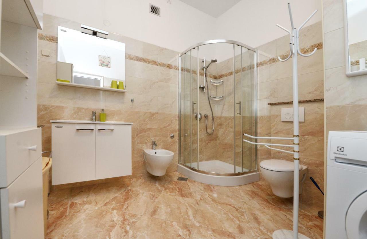 Apartments Nela Porec Exterior photo